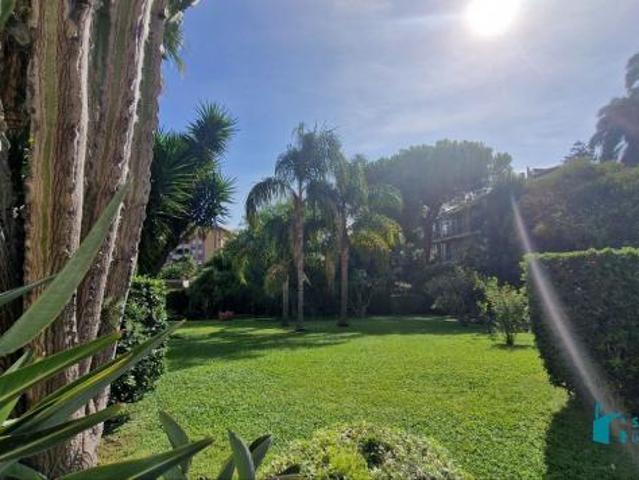 Bordighera ZONA CENTRALE RESIDENZIALE VENDESI APPARTAMENTO CON GIARDINO CONDOMINIALE