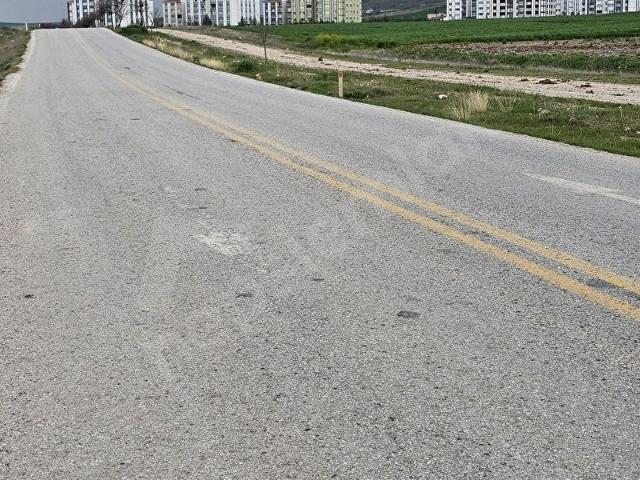 BORDO'DAN TEMELLİ HÜRRİYET MAH.DE SATILIK TEK TAPU KÖŞE ARSA