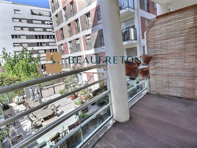 bordure de quai Bibliothèque François Mitterrand Paris XIII