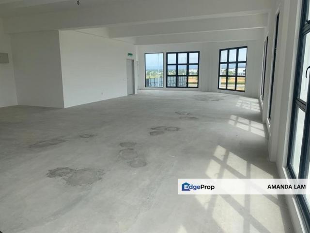 Borealis Office Lot with Passenger Lift