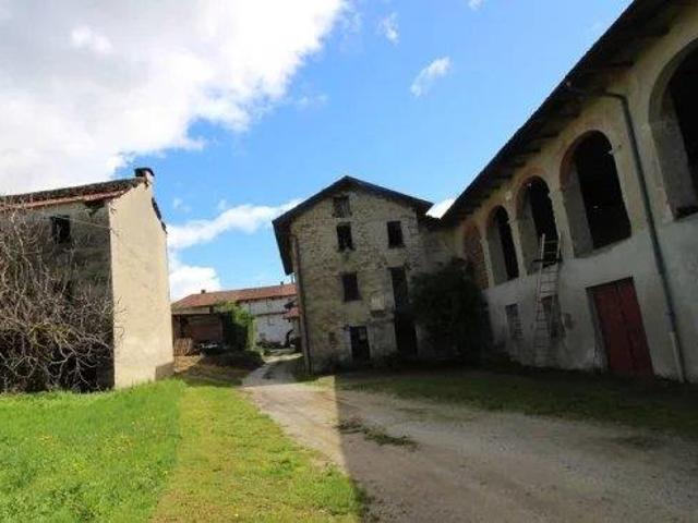 Borgata in posizione panoramica 1000m² Feisoglio