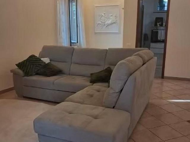 BORGHESIANA TRILOCALE ARREDATo CON GIARDINO PRIVAT