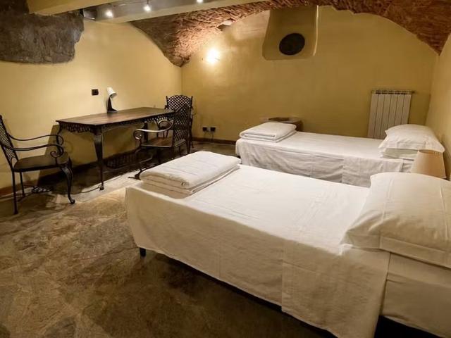 Borgo Tegolaio, Florence, Tuscany 50125