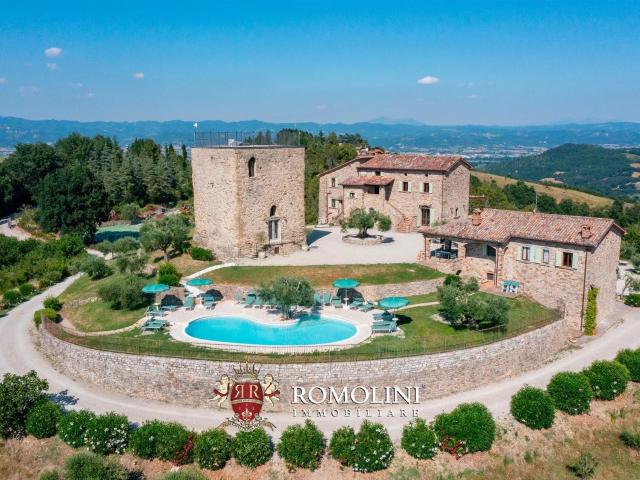 Borgo Con Piscina E Campo Da Tennis In Vendita In Umbria 560m² Monte Santa Maria Tiberina