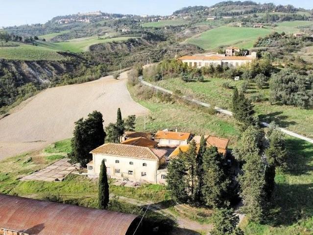 Borgo di ampia superficie da ristrutturare in vendita a Volt. 1743m² Volterra