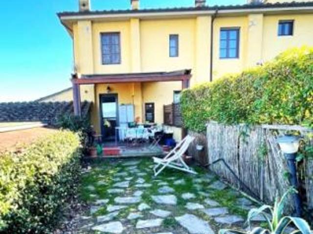 Borgo S Lorenzo terratetto mq 80 giardino mq 150
