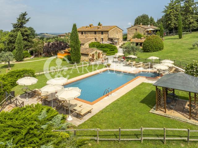 Borgo storico con piscina in vendita sulle colline di Gambas. 595m² Gambassi Terme