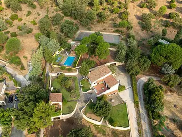 Bormes les Mimosas 83230 Achat / Vente maison 9 pièces t9 au dernier étage piscine