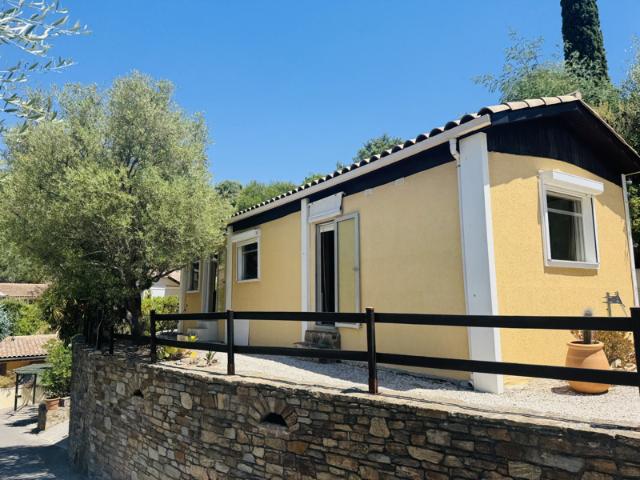 Bormes les Mimosas:Habitation de loisirs avec vue sur les co