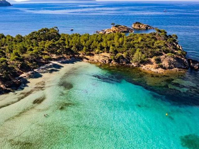 Bormes les Mimosas T3 de 61,10 M avec jardin de 217,56m2, terrasse de 14 m2