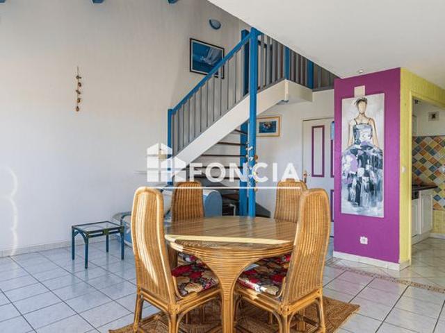 Bormes Les Mimosas T3 en Duplex de 59m² avec Parking et grande terrasse de 23m2 avec vue mer et vue dégagée –