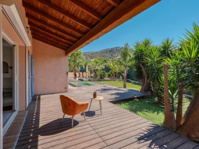 BORMES LES MIMOSAS: VILLA DE PLAIN PIED AU CALME
