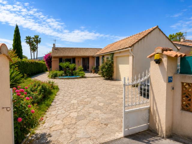 Bormes les Mimosas Villa de plain pied avec dépendance et