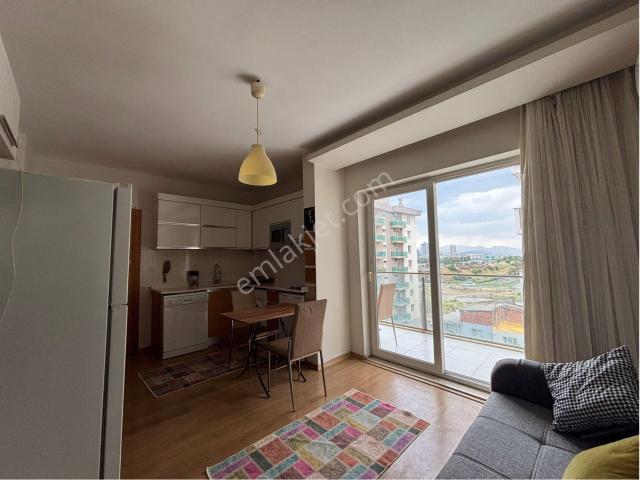 Bornova Myvia’da Havuzlu 7/24 Güvenlikli 1+1 Kiralık Eşyalı Daire