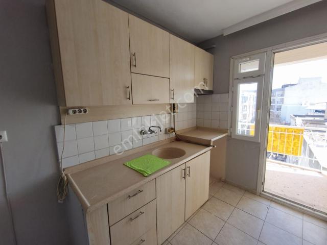 Bornova Merkez İle Ata Durağı Arasında Arakat 3+1 Kiralık Daire