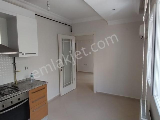 Bornova Merkez Pazaryerinde Yeni Binada 1+1 Kiralık Geniş Daire