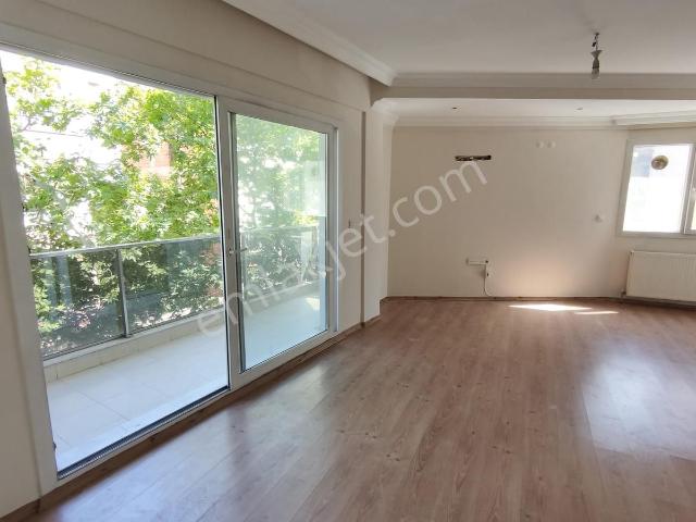 Bornova Merkezde Yeni Binada 2+1 Kiralık Büyük Köşe Daire