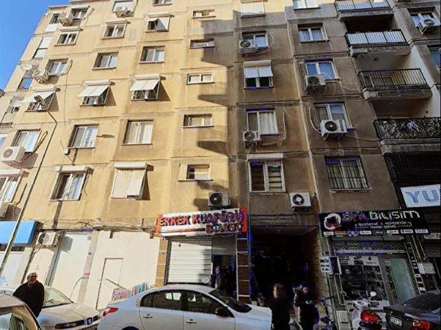 BORNOVA MERKEZ'DE 3+1 SATILIK DAİRE
