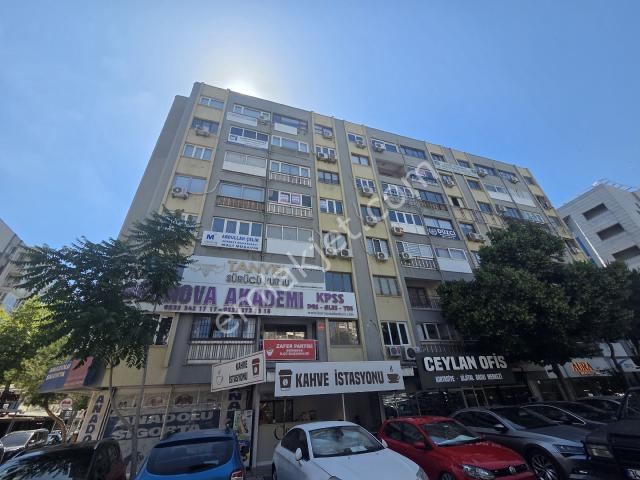 Bornova Metro Yakını Merkezde 1+1 Kiralık Ofis