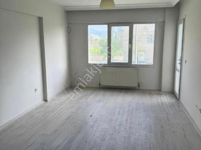 Bornova Mevlana Palpiye Sitesin'de 1+1 Kiralık Daire