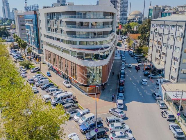 Bornova Ofisler Bölgesinde Geniş Ve Çift Cephe Kiralık İşyeri