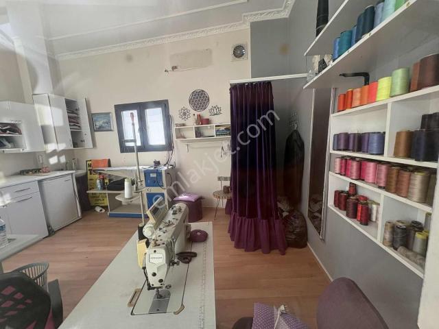 Bornova Ata Durağında Kiralık Dükkan