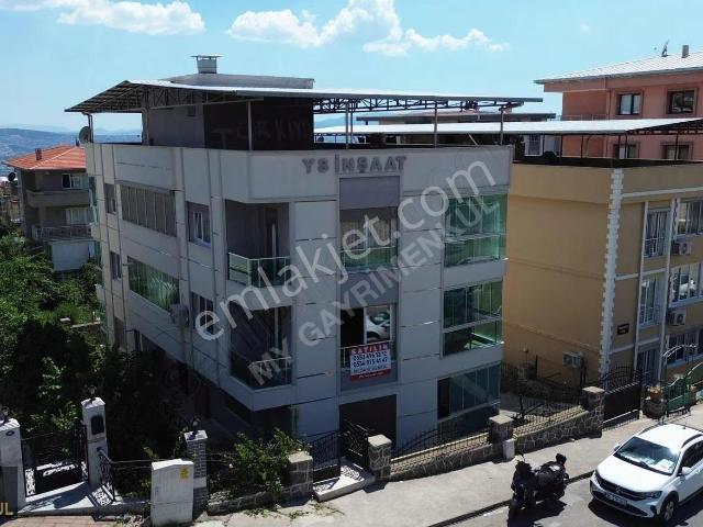 Bornova Atatürk'te 3+1, 165m² Lüks Ara Kat Asansörlü Daire