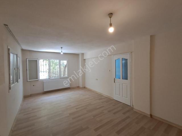 Bornova Atatürk Mah. Bahçe Katı Kiralık 3+1 Daire