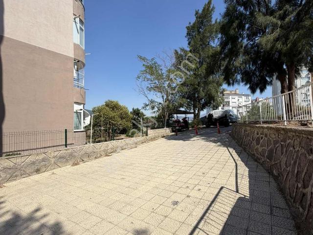 Bornova Evka4 Mahallesinde Giriş Kat 2+1 Açık Mutfaklı Daire