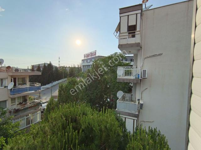 Bornova Evka 3 Te 3+1 Balkonlu Ferah Daire
