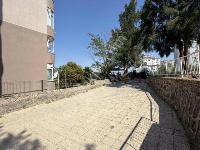 Bornova Evka 4'te Giriş Kat 2+1 Açık Mutfaklı Daire