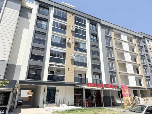 Bornova Erzene Mahallesinde 2+1 Kapalı Mutfaklı Kiralık Daire