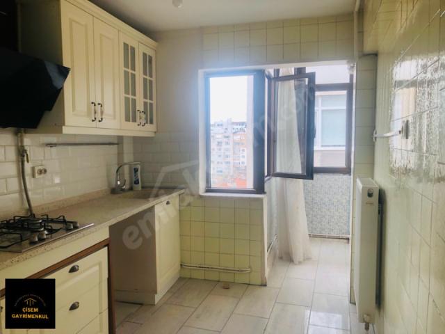 Bornova Haşim İşcan Caddesinde Satılık 3+1 Köşe Ara Kat Daire