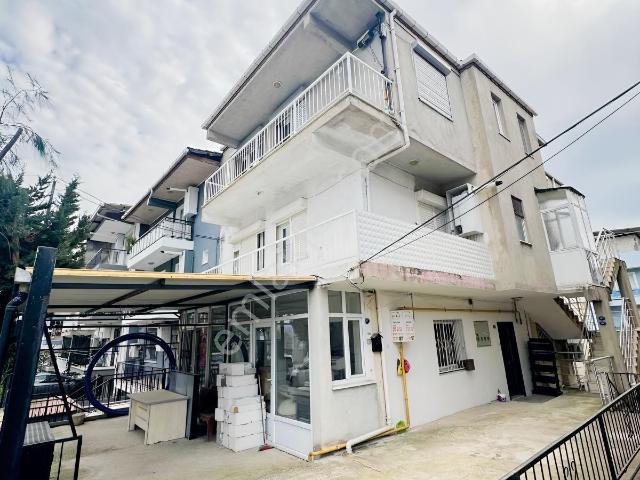 Bornova İnönü Mh.de Komple Satılık 4 Katlı Bina