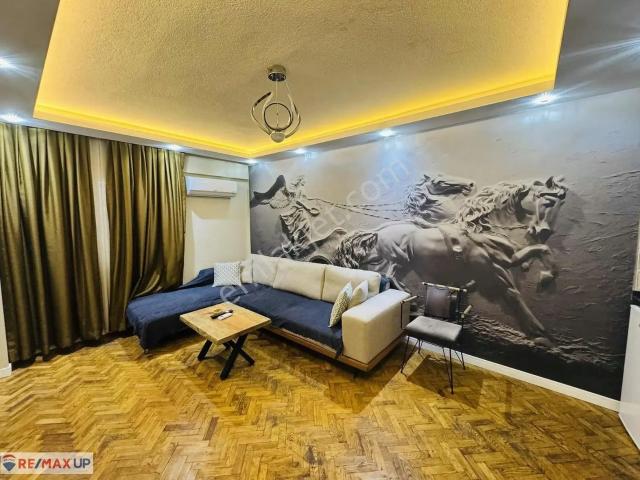 Bornova Küçükparkta Metro Yakını Eşyalı 1+1 Kiralık Daire