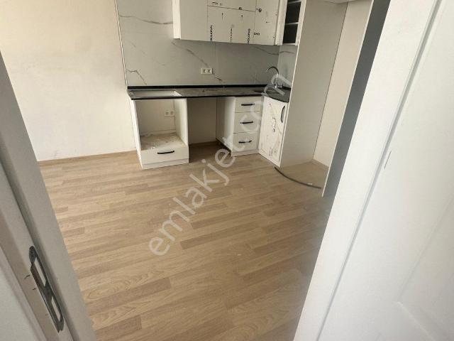 Bornova Kızılay Da Merkezi Konumda Sıfır 1+1 Daire