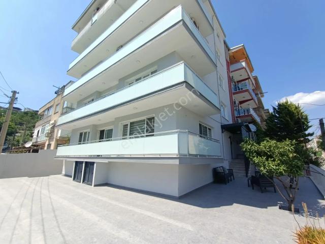 Bornova Kızılay Mahallesi'nde Geniş Balkonlu, Ferah 2+1 Kiralık Daire