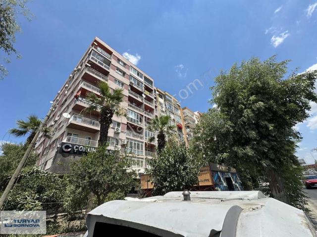 Bornova Kazımdirik'te Ana Cadde Üzerinde Satılık Geniş 3+1 Daire