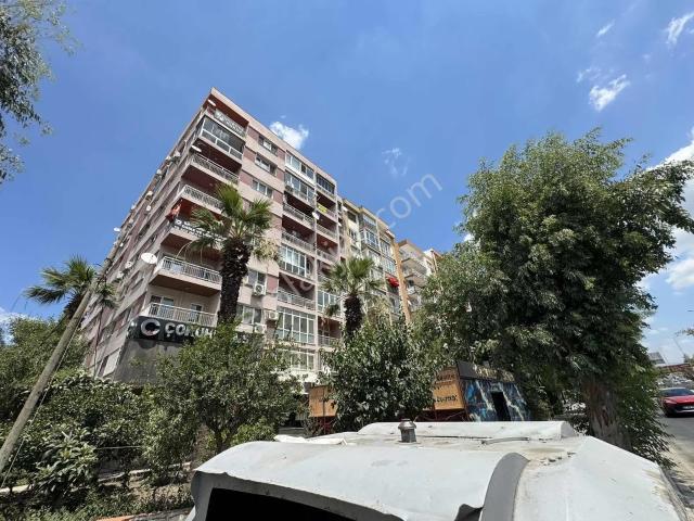 Bornova Kazımdirik'te Ana Cadde Üzerinde Satılık Geniş 3+1 Daire