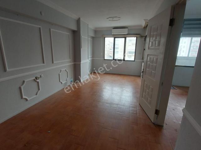 Bornova Vergi Dairesi Arkasında 1+1 Kiralık Ofis