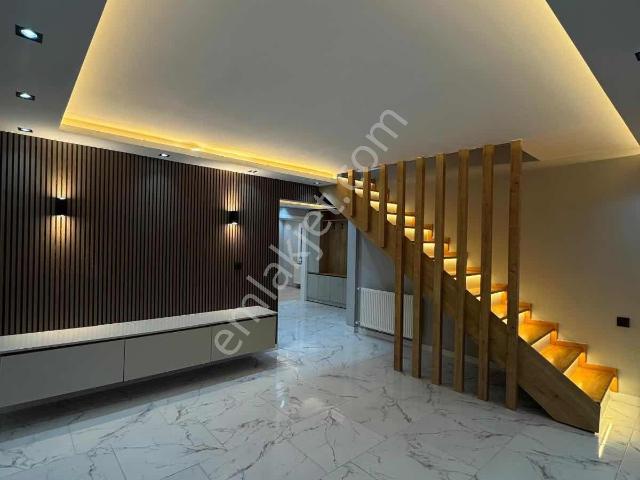 Bornova Yeşilova 5+2 Satılık Dubleks Daire