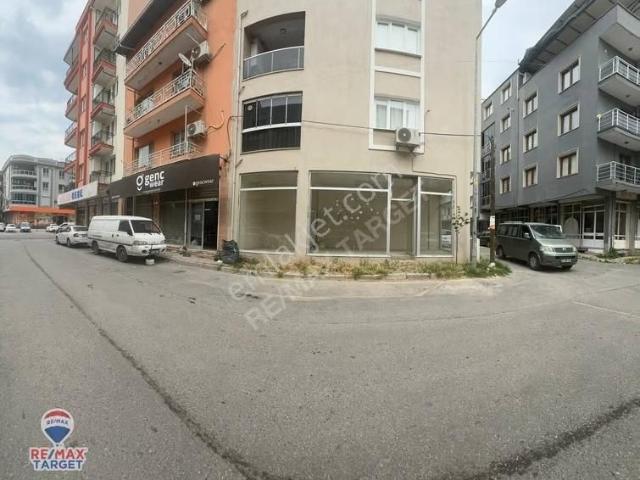 Bornova Yeşilovada İşlek Cadde Üzeri Satılık Köşe Dükkan