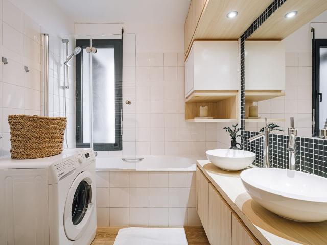 Bornova 2 bedrooms and balcony at Tour Eiffel, Paris Amsterdam Apartments for Rent