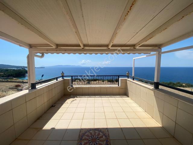 Borsem'den Dikili Bademli'de Satılık Deniz Manzaralı Köşe Villa