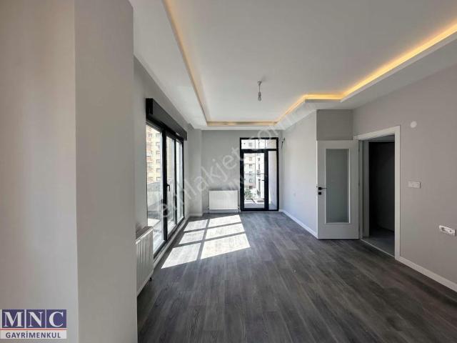 Bostancı Merkezi Lokasyonda Prestijli Balkonlu Satılık 2+1 Daire
