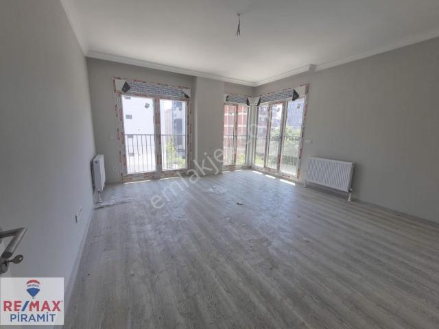 Bostancı'nın Prestıjlı Lokasyonunda Kıralık 2+1 Daıre