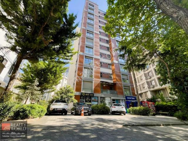 Bostancı Ali Nihat Tarlan Cad Otoparklı Satılık 3+1