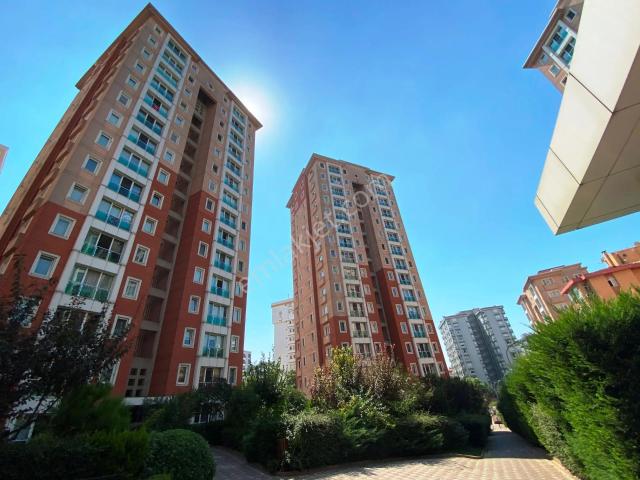 Bostancı City'de 150m2 Güney Cephe 2 Banyolu 4.kat Satılık 3+1