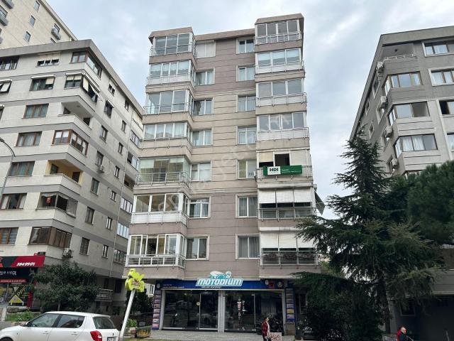 Bostancı'da Cadde Üzerinde Balkonlu Otoparklı 3+1 130 M² Net
