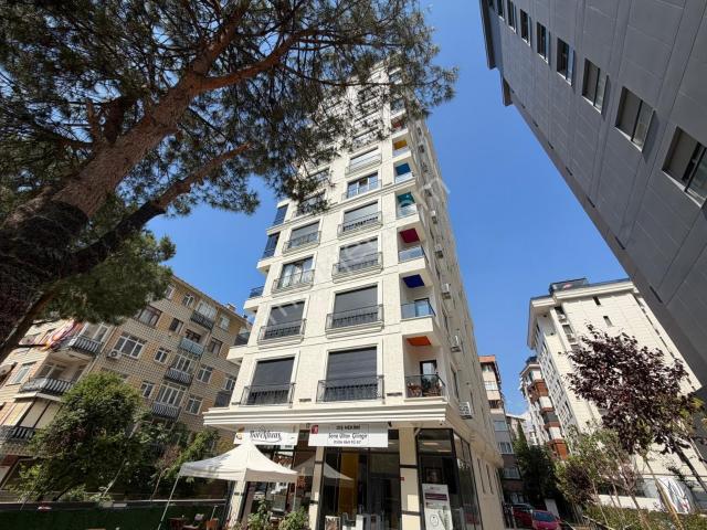 Bostancı'da Deniz Manzaralı Mimari Dekorlu Satılık Dubleks Daire